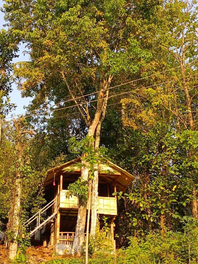 Fab - Bamboo Hut With Open Shower Мунар Екстериор снимка