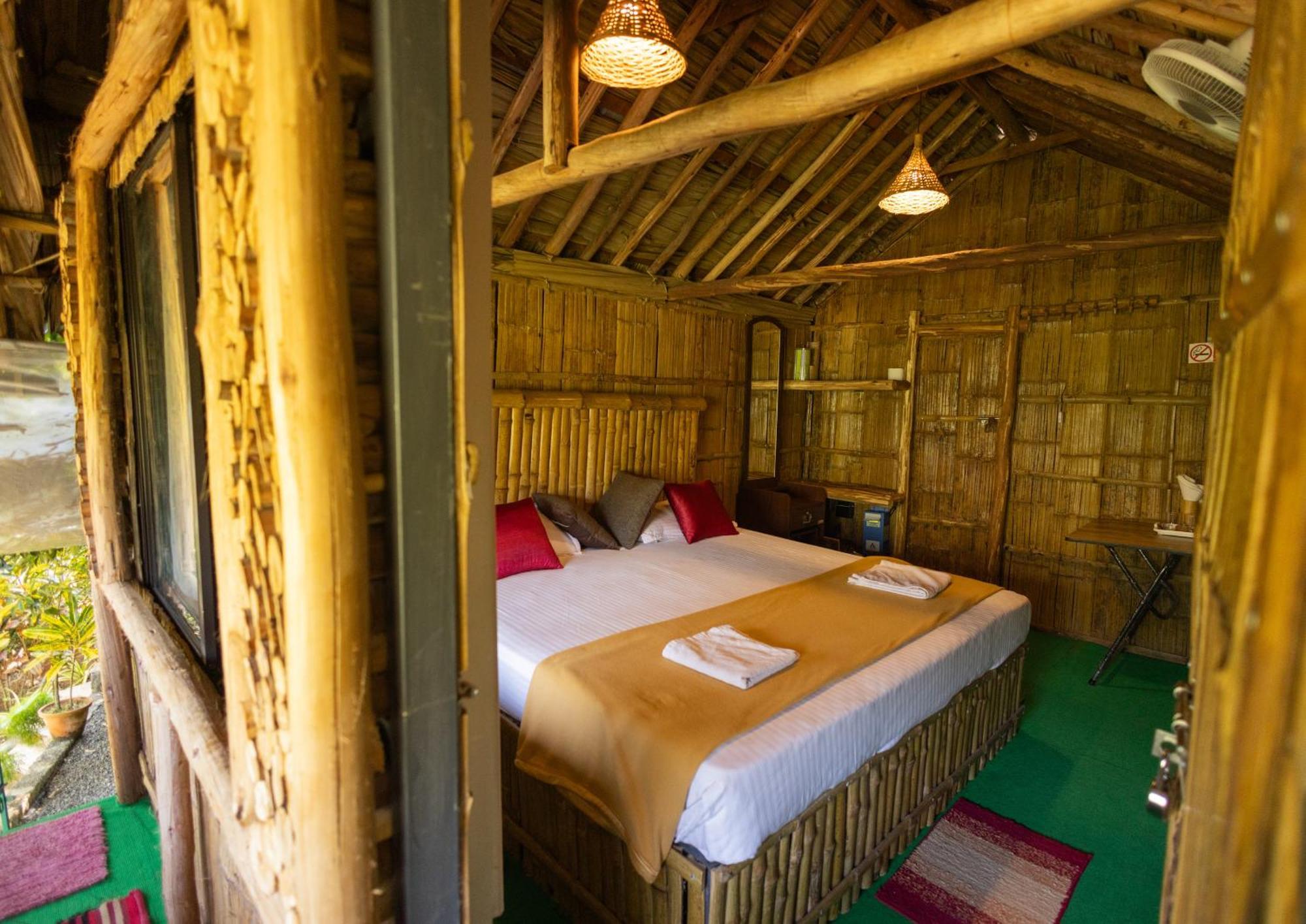 Fab - Bamboo Hut With Open Shower Мунар Екстериор снимка