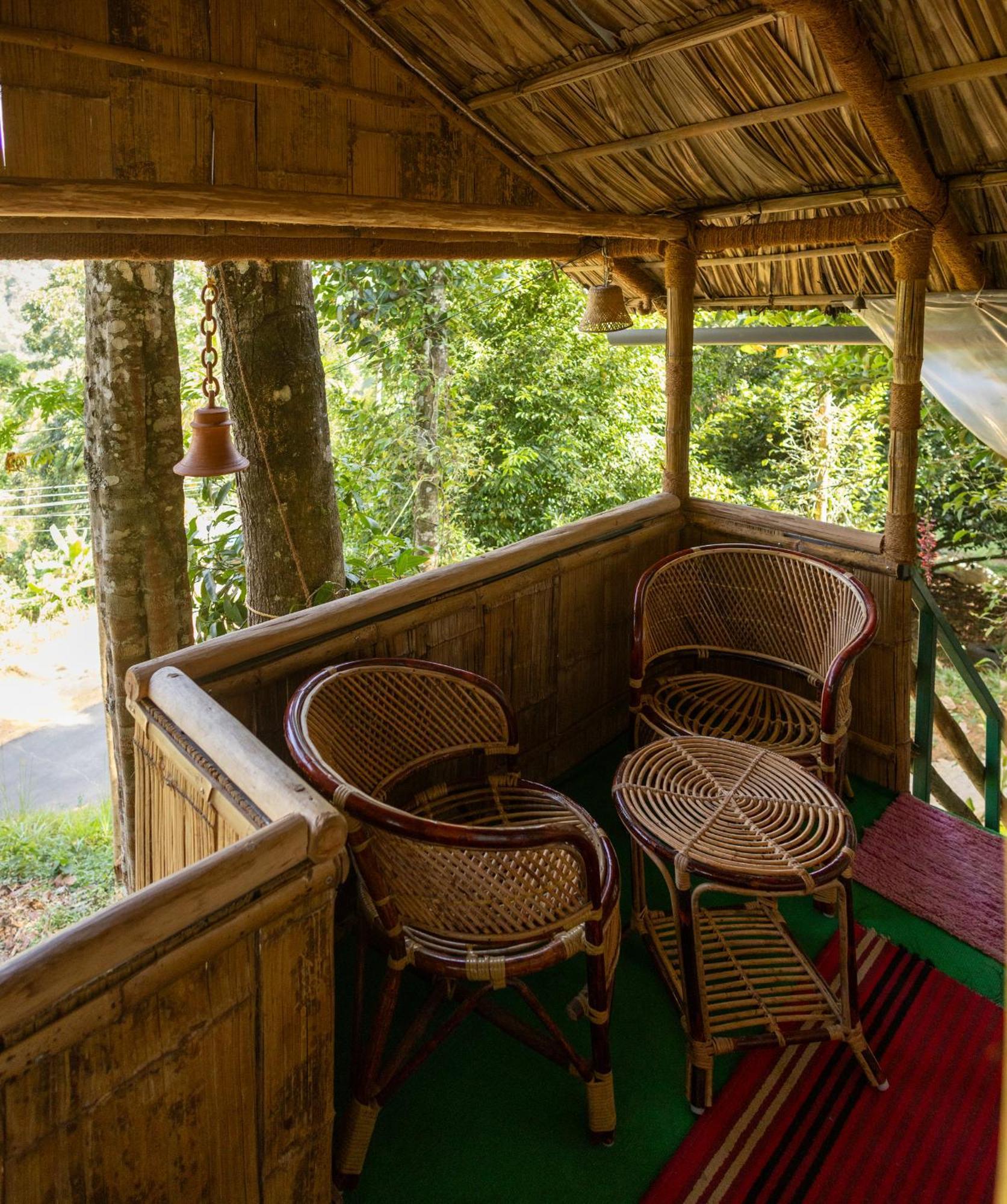 Fab - Bamboo Hut With Open Shower Мунар Екстериор снимка